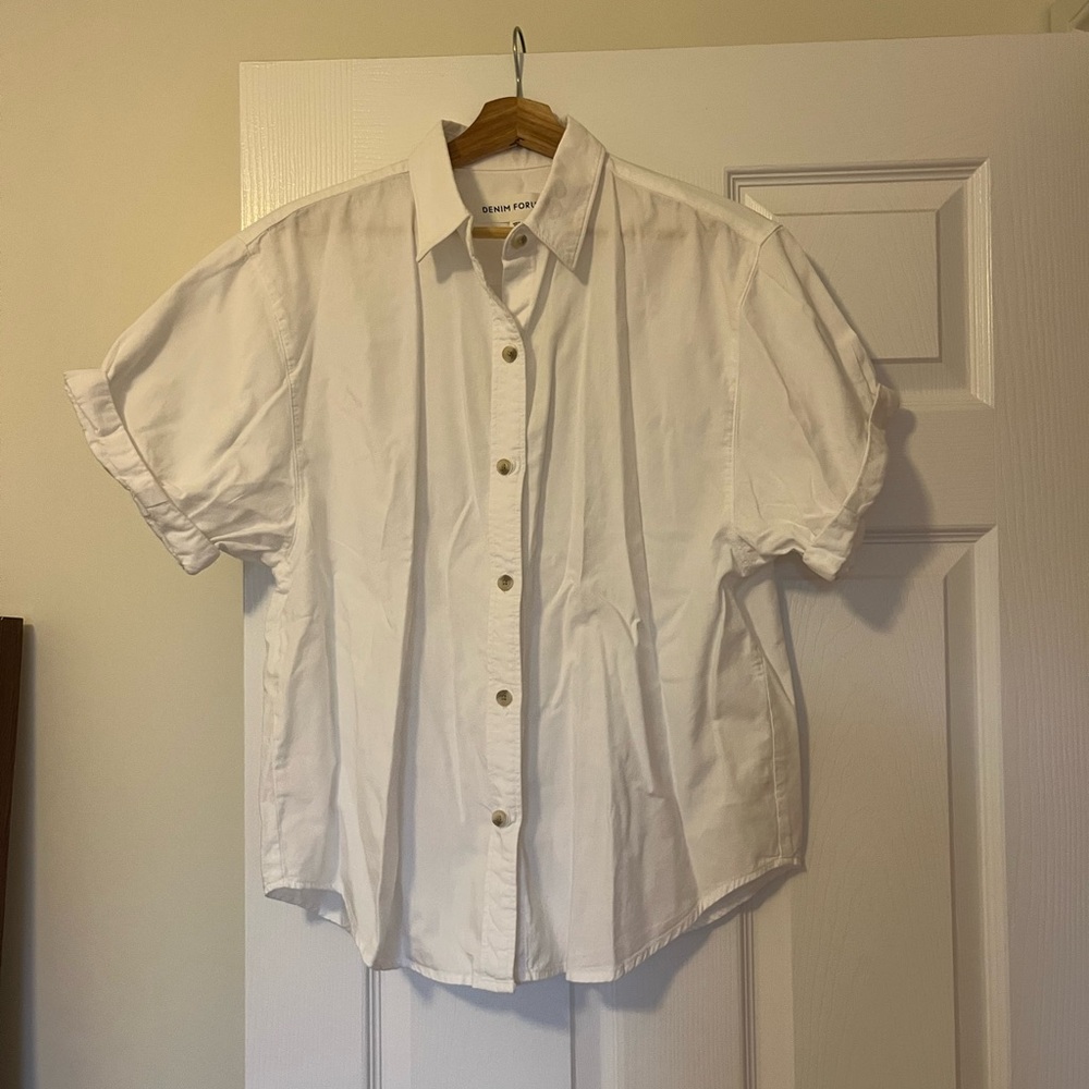Denim Forum Crisp White Collared Button-Down Shirt